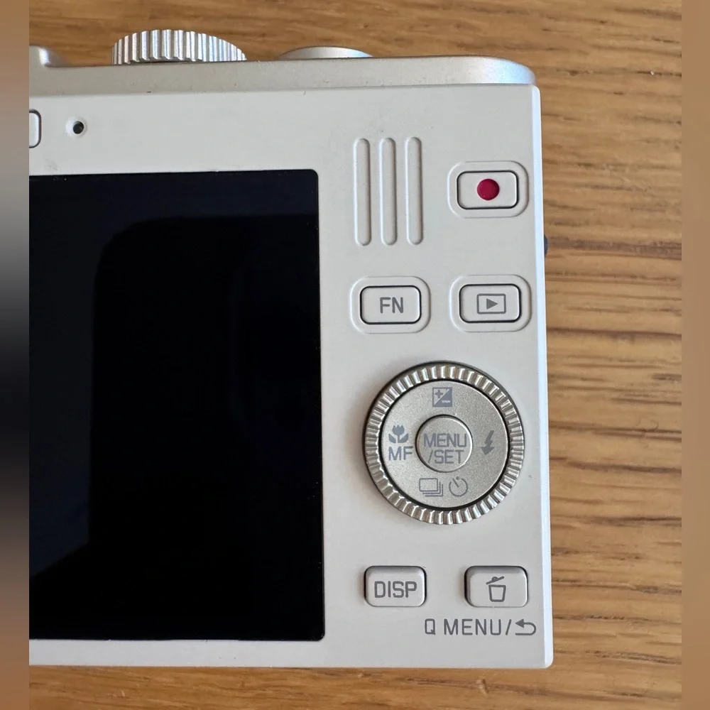 Leica C Typ 112 Digital Camera 12.1MP Compact Light Gold + Leica Camera Bag